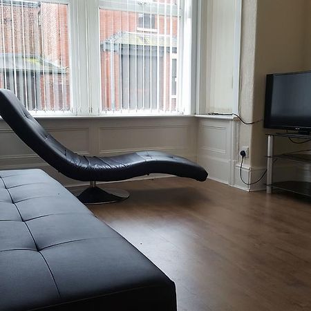 Blackpoolholidaylets Charles Street Villa Esterno foto