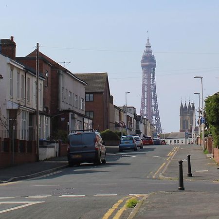 Blackpoolholidaylets Charles Street Villa Esterno foto