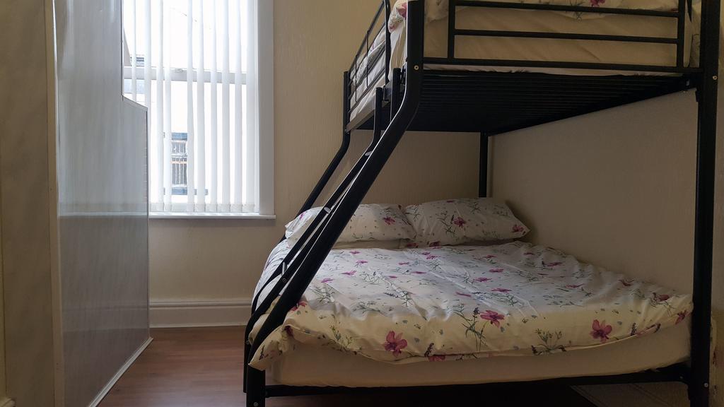 Blackpoolholidaylets Charles Street Villa Esterno foto