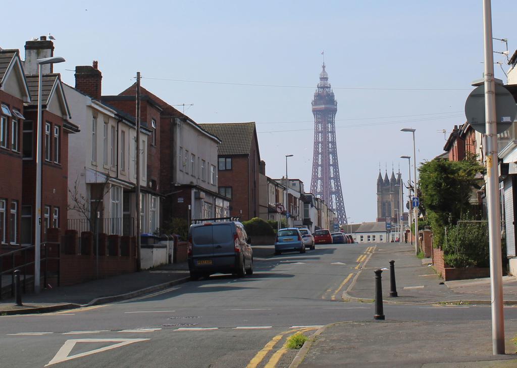 Blackpoolholidaylets Charles Street Villa Esterno foto